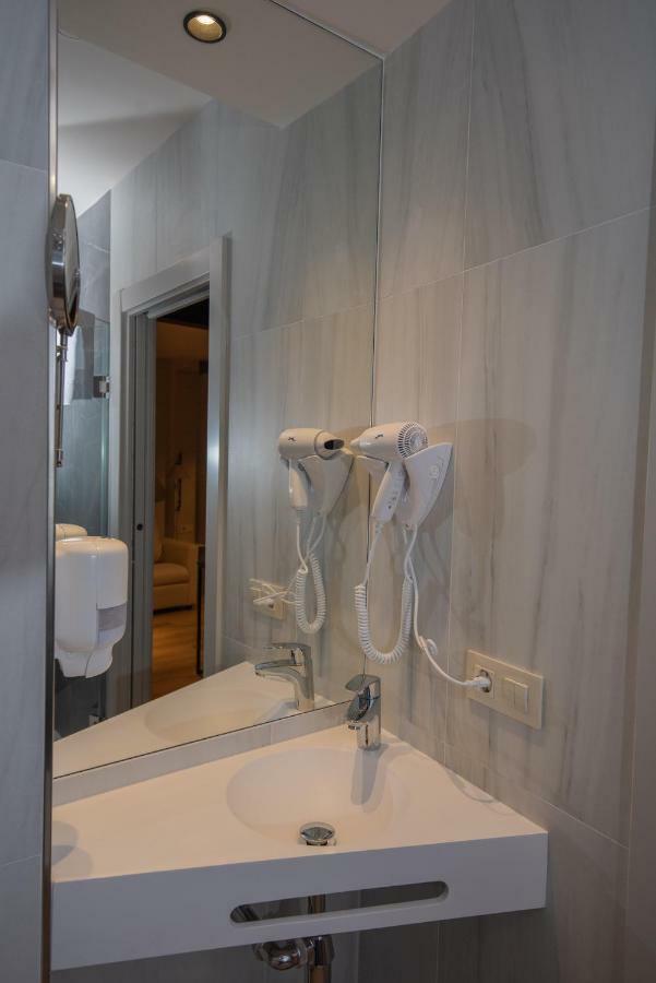 Apartamentos Puerta De 利亚内斯 外观 照片